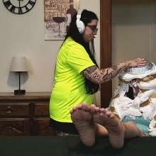 The Man and The Wife: New Download- "Quickie #22: Chrissy Feet Up, Face Pied"