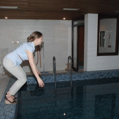 Maxi-1: Soccer world cup pool jump