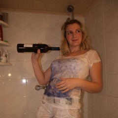 Perfectwetlook: Hair Wash in White Pants