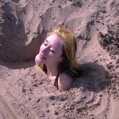 Mninblk7: Veronica's Turn to get in the Sand