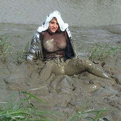 FOXY: New video with bomb Yulia in mud