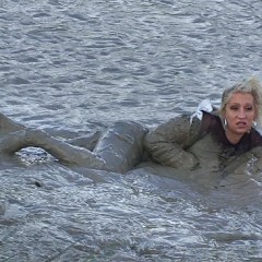 FOXY: New video with bomb Yulia in mud