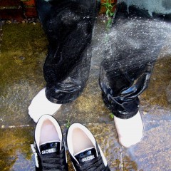 sneaked666: wet sneakers