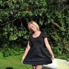 LisaMoomin: Bathing In Custard!