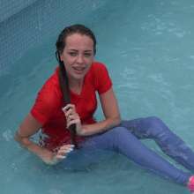 LisaMoomin: Rachel's Tight Jeans In The Hard Rock Fountain