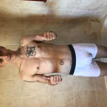 messyip: Ryan tries and fails  the 'guess what's in my pants'  challenge