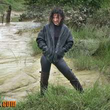 FOXY: Marion leather in mud.