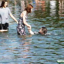 Alik: Fountain girls