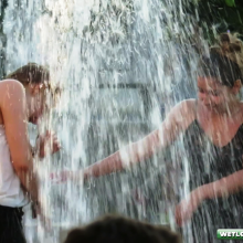 Alik: Fountain girls