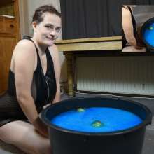 MessyCleo: Cleo plays a gungey game of apple bobbing