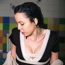 wet.look.me: Ohh!  She is very hot!  Just look at her beautiful face and figure!