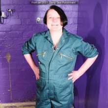 DungeonMasterOne: Evelyne the cook covers her green boilersuit in custard!