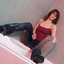Genoll: Blue Jeans Bathtub