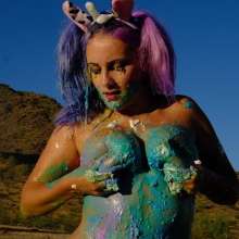 messyhot: Indica Monroe Smashes a Cake in the Desert