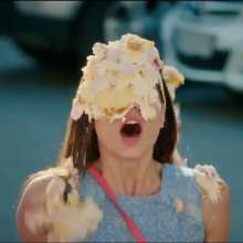 mad_mick_at: A quite special way of pieing herself (tv scene)