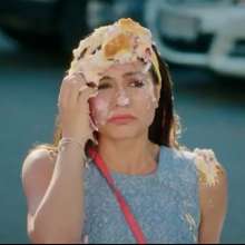 mad_mick_at: A quite special way of pieing herself (tv scene)
