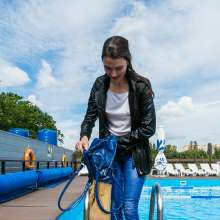 wet.look.me: Girls Outdoor Pool Mandy and Kira | Wetlook.biz