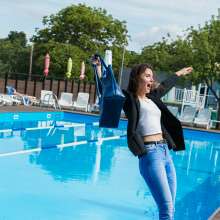 wet.look.me: Girls Outdoor Pool Mandy and Kira | Wetlook.biz