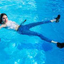 wet.look.me: Girls Outdoor Pool Mandy and Kira | Wetlook.biz