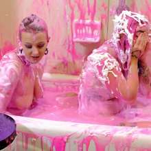 messyhot: Chikkin Shows Ari How to Slime