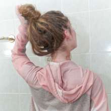 Wet Live Team: Nastya Takes a Pleasant Bath, Washes Hair, She Is in Foam!