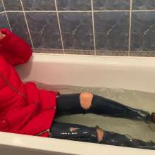 Top Messy Girls: The Girl Takes a Bath with Her Clothes On!