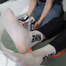 Wet Live Team: Tough Guys Have Fun in the Bathroom, Swim and Have Fun!