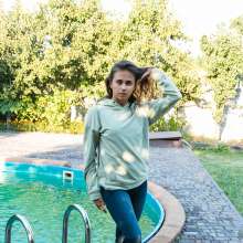 wet.look.me: Wetlook hot girl in outdoor pool get wet in jeans | Wetlook.biz