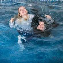 wet.look.me: Wetlook girls in pool in leather and jeans get wet| Wetlook.biz