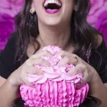 wamajama: pretty gals smashing cakes.