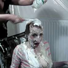 RevSlymsford: Cherry Gives Messy Jessie A Messy Smelly Shampoo