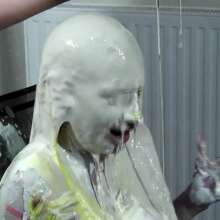 RevSlymsford: Cherry Gives Messy Jessie A Messy Smelly Shampoo