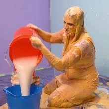 Darla DeVour: Darla's Yellow Springtime Mess and First Honey Experience