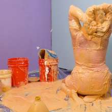 Darla DeVour: Darla's Yellow Springtime Mess and First Honey Experience