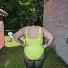 JD and Messy Andi: Andi got wet in a yellow bathing suit, tights and heels!