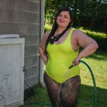 JD and Messy Andi: Andi got wet in a yellow bathing suit, tights and heels!