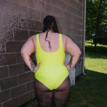JD and Messy Andi: Andi got wet in a yellow bathing suit, tights and heels!