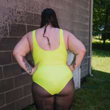 JD and Messy Andi: Andi got wet in a yellow bathing suit, tights and heels!