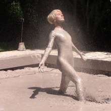FOXY: Anna in mud pool