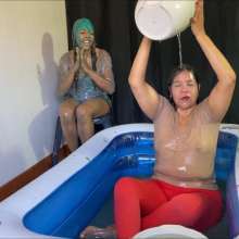 RevSlymsford: Messy Ma In The Pool In Leggings
