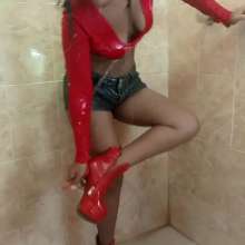 WetPlace: Mary Shower In Shorts