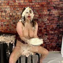 Messygirl: New Messygirl Download: I Need More Pie