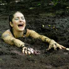dlodoski: Sarah Michelle, Sinking in the Rain (Photos)
