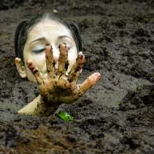 dlodoski: Sarah Michelle, Sinking in the Rain (Photos)