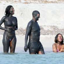muddy_clothes: Nicole Scherzinger and Julien Macdonald Mud Bath in Formentera, Spain