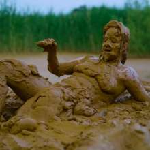 Lyndra Lynn: Orgasm in Lake of Mud