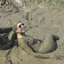 DungeonMasterOne: Sports Girls Mud Crawl