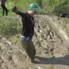 DungeonMasterOne: Sports Girls Mud Crawl