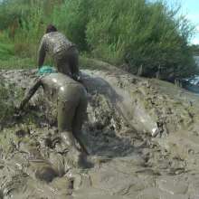 DungeonMasterOne: Sports Girls Mud Crawl