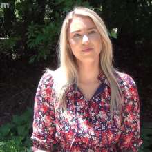 Anglefan: Scarlett gets pied outside!